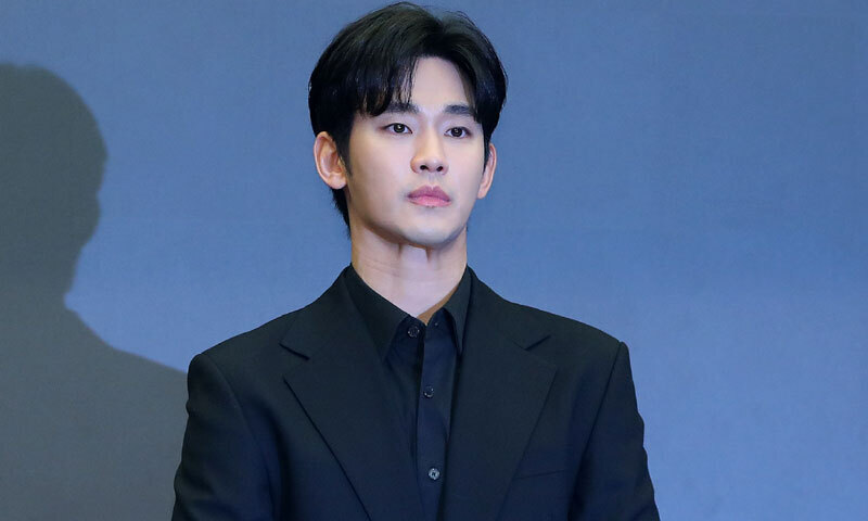 김수현 차기작 '넉오프' 촬영 무기한 중단